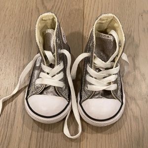 Size 4 toddler sliver converse